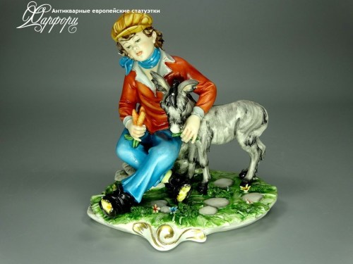 Купить фарфоровую статуэтку Capodimonte Мальчик с осликом
